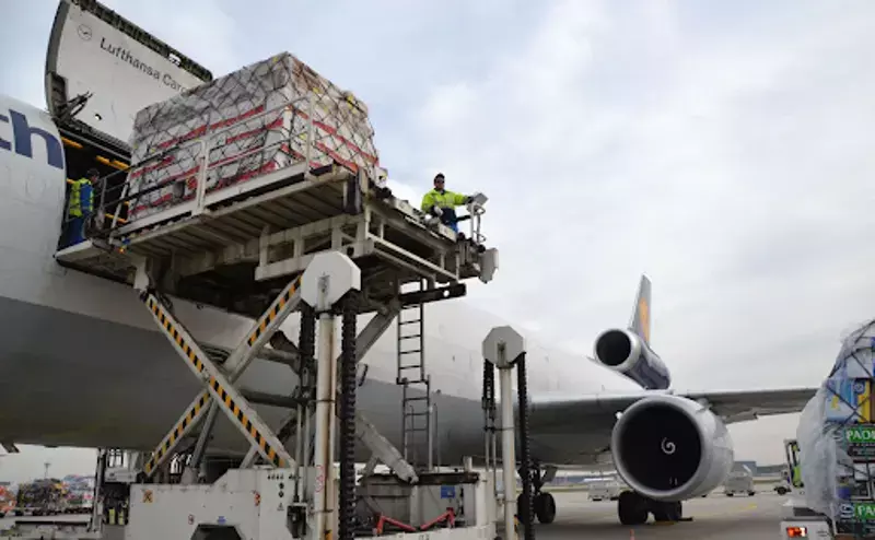 Vancouver Airport, Kale sign deal for cargo operations Vancouver Airport, Kale sign deal for cargo operations