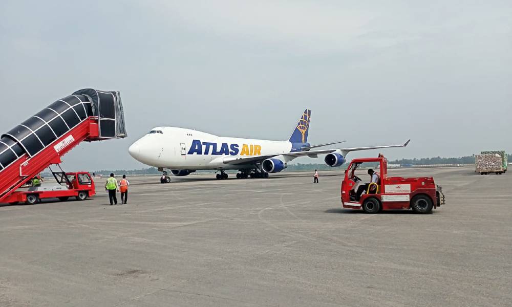 Atlas Air freighter lifts 110 tonnes of transhipped export cargo of Bangladesh from Kolkata Atlas Air freighter lifts 110 tonnes of transhipped export cargo of Bangladesh from Kolkata